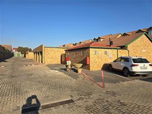 Townhouse For Sale in Kempton Park Ext 4