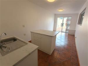 To Rent in Westcliff, Hermanus - 1 Bedroom Flat AVAILABLE IMMEDIATELY