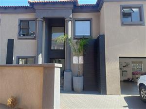 Cluster For Sale in Glen Marais
