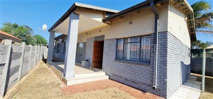 3 Bedroom house with investment rooms for sale in Louis Trichardt