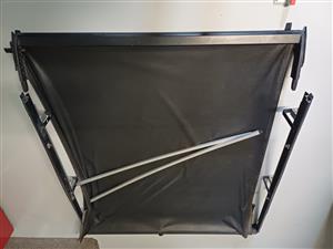 Tonneau cover for a Ford Ranger Wildtrak bakkie, in excellent condition