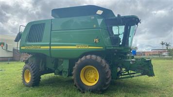 John Deere 9760 STS Combine Harvester with 635 Flex Table
