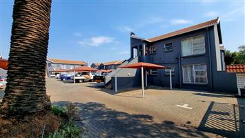 Townhouse For Sale in New Redruth