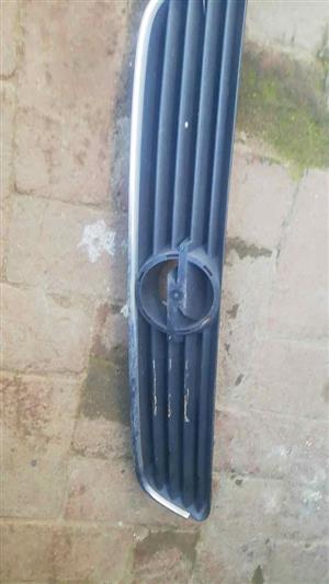 OPEL ASTRA FRONT BUMPER GRILL FOR SALE  DELIVERY AVAILABLE COUNTRY WIDE 