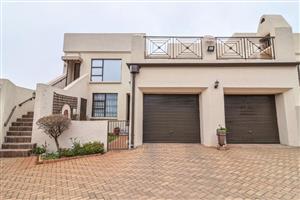 Townhouse For Sale in Kloofendal