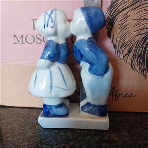 Blue & White Kissing Dutch Couple Figurine