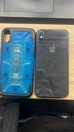 iPhone XS 64gigs  bh iCloud open