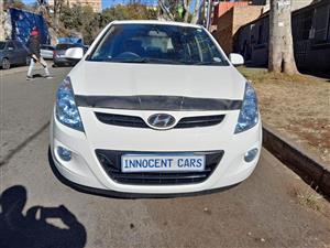 2013  HYUNDAI i20 1.6 ENGINE PETROL, MANUAL, WHITE COLOR, MILEAGE 79000KMS