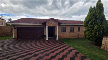 3 Bedroom Welcoming Family Home in Waterkant Estate