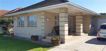 Modern 3 Bedroom Home for sale in Parow Valley