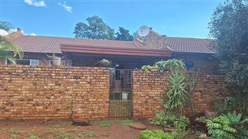 Townhouse For Sale in Safari Gardens