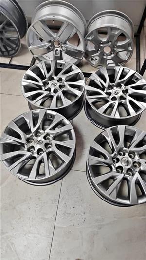 Toyota Prado/Fortuner 18inch original mags set