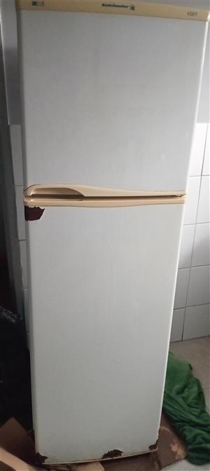 Kelvinator Fridge Freezer combo