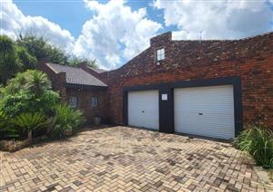 Spacious Home in Kannoniers Park!