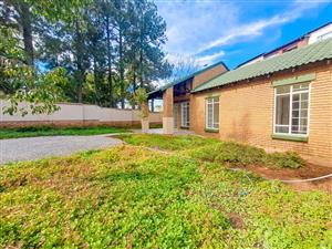 Townhouse For Sale in Die Hoewes