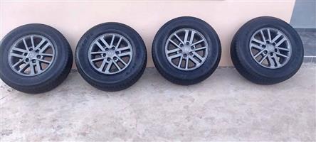 17inch Toyota Hilu/Fortuner original mags with 265/65/17 Bridgestone Dueller H/T set 
