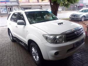 2008 TOYOTA FORTNER 3.0 4X2 AUTOMATIC WHITE COLOR DIESEL  104000KM 