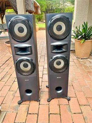 BANGING SONY SPEAKERS
