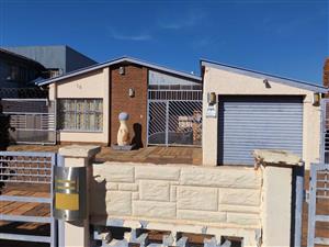 House For Sale in Lenasia Ext 3