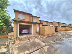 Gorgeously Maintained Townhouse For Sale!