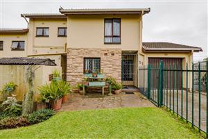 Townhouse For Sale in Amanzimtoti