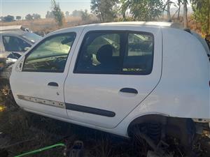 Renault Clio 1.2 16 v parts 