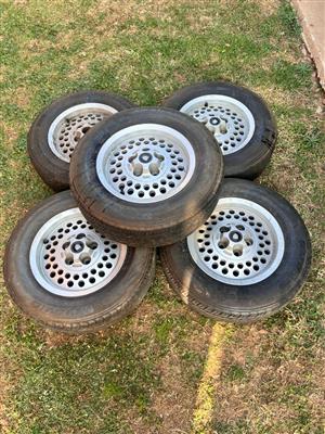 Jaguar XJ6, 5 rims and brand new tyres 205/70R 15inch 