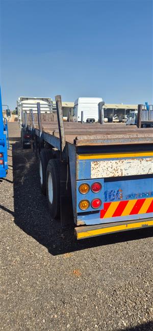 HENDRED FREUHAUF DOUBLE AXLE TRAILER