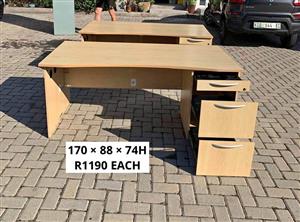 GOOD QUALITY OFFICE DESK WITH DRAWERS