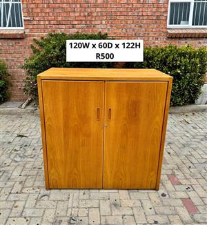 LOWER HEIGHT CLOTHING CUPBOARD WITH HANGING RAIL