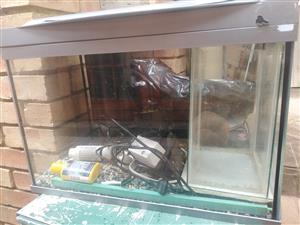 FOR SALE,COMPLETE FISH TANK WITH ASSESORIES