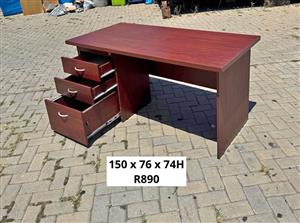 OFFICE DESK WITH DRAWERS