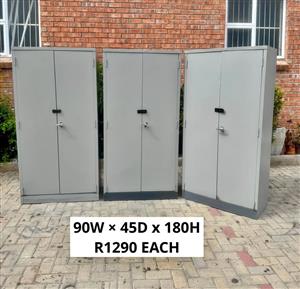 METAL STORAGE CUPBOARDS LOCKABLE WITH LATCH