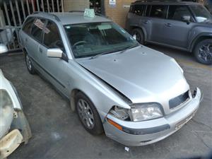 Volvo V40 Facelift 2.0 Petrol Manual B4204S Silver - 2001 SPARESBOYZ STRIPPING F