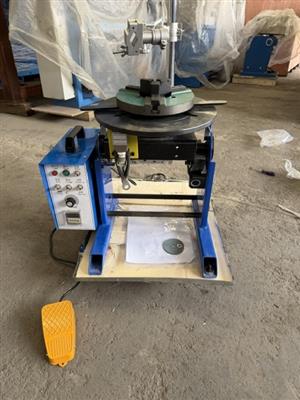 Welding Positioner, Turning and Tilting Table, Table Size: 320mm, Variable Speed