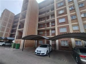 This modern ground-floor flat in Karenpark secure complex offers a convenient and comfort