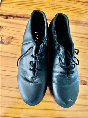 Tap dancing shoes