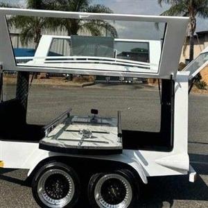 Its an hatch trailer 