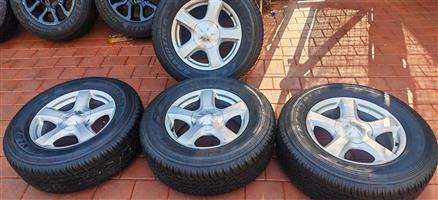 Isuzu wheels with dunlop grandtrek AT25 