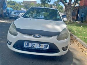 2012 FORD FIGO 1.4  MANUAL WHITE COLOR  PETROL SPARE KEYS 87000KM .
