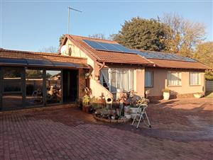 Low-Maintenance Family Home with Solar Power & Entertainment space in Crystal Park