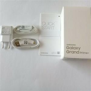 SAMSUNG ORIGINAL SEALED CHARGER AND HANDSFREE EARPHONE KIT. ACCESSORIES ONLY. NO