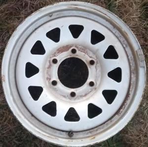 TOYOTA HILUX 15-INCH RIM (1997–2005)