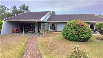 Large Family Home for sale in Vanes Estate, Uitenhage.