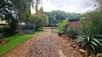 Koster – Comfortable Country Living with Investment Appeal