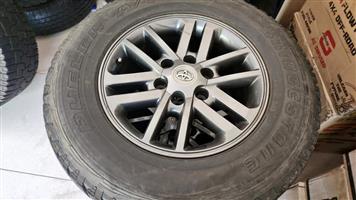 17" Toyota Hilux/Fortuner/D4D original mags with use 265/65/17 tyres set