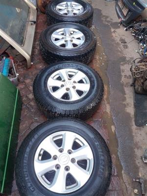 2014 Mazda BT50 megs n tyer size 265/70/16