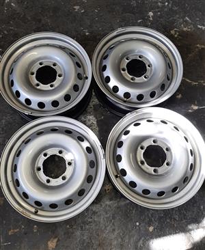 17 ins highlux gd6 rims R2000