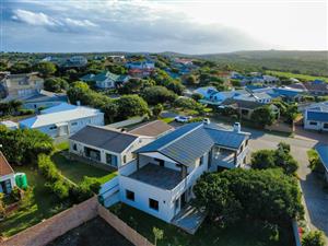 House For Sale in Still Bay West