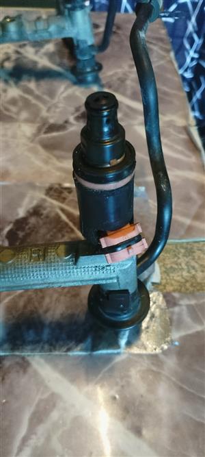 Toyota / Lexus 1UZ-FE Fuel Injectors – Full Rail, OEM, Complete